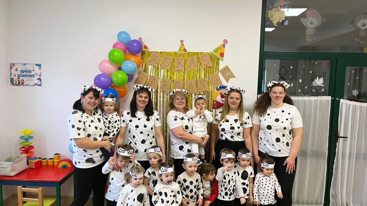 Itt a farsang, áll a bál...